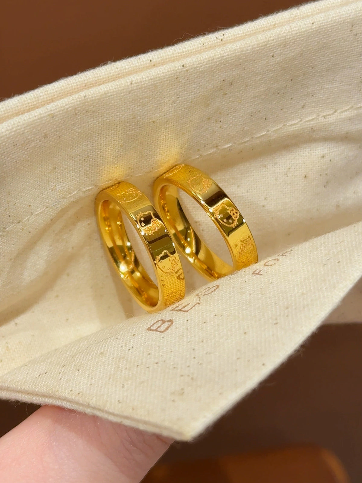 Kitty Engraved Gold Band Ring