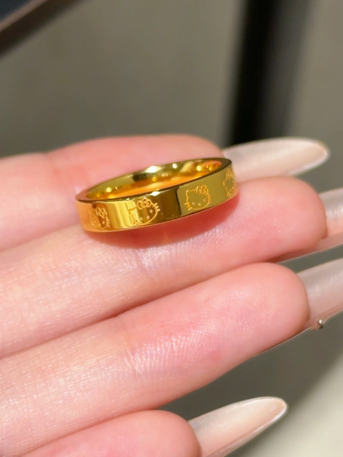 Kitty Engraved Gold Band Ring